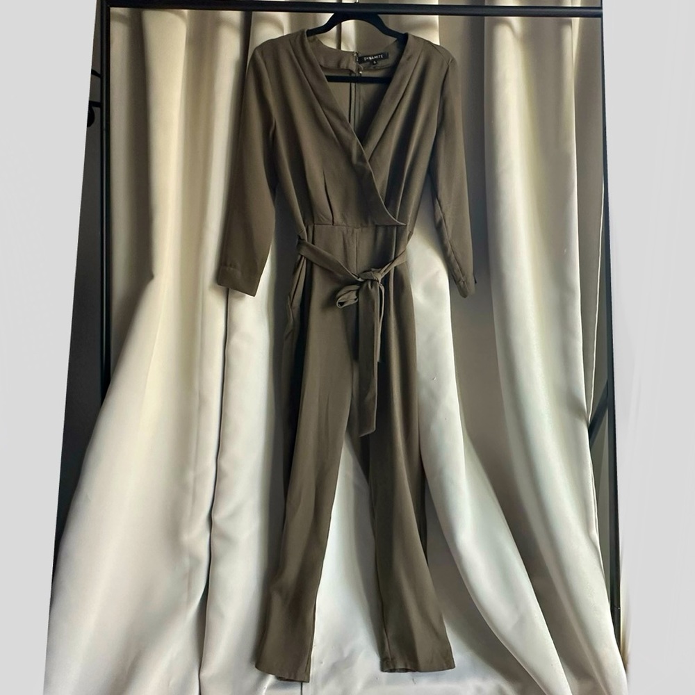 Dynamite green pantsuit